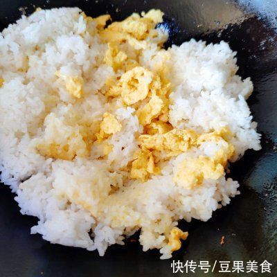 雪菜蛋炒饭|#蛋趣体验#十分钟快手早餐#快手雪菜蛋炒饭