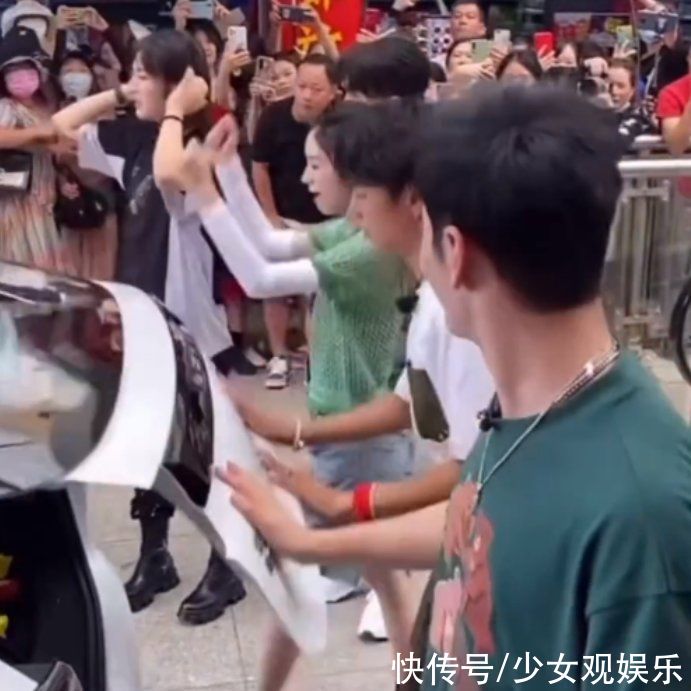 生圖美|網(wǎng)友圍觀中餐廳5嘉賓采購，相機(jī)下的周也又白又瘦，生圖美翻了