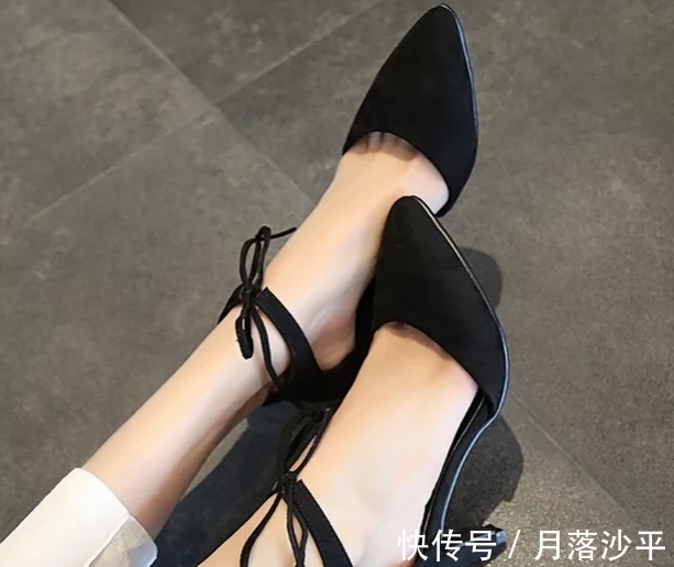 角度感|细跟鞋有种高级的质感,是一件必不可少的时尚单品!