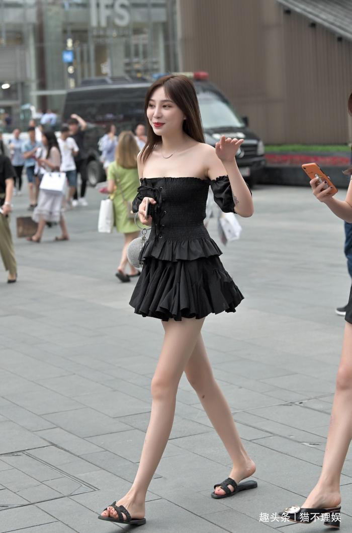 炎热天气,穿蕾丝吊带裙,清凉舒爽