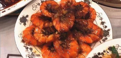 黄磊晒年夜饭，引200万人围观，网友：这也太丰盛了，馋死人