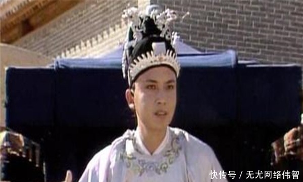 贾府|《红楼梦》中贾府的衰败,离不开此人,结识贾家他是有利可图?