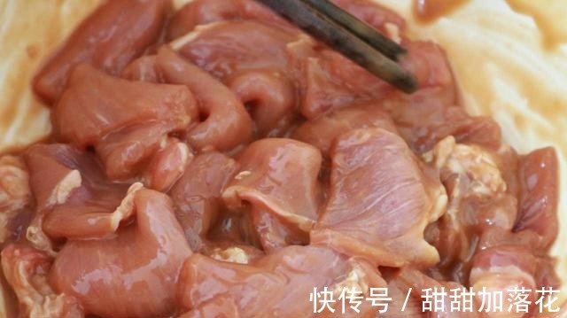 肉片|休息日做上一道锅包肉，酸甜可口，酥脆软嫩，吃上一口幸福感爆棚！