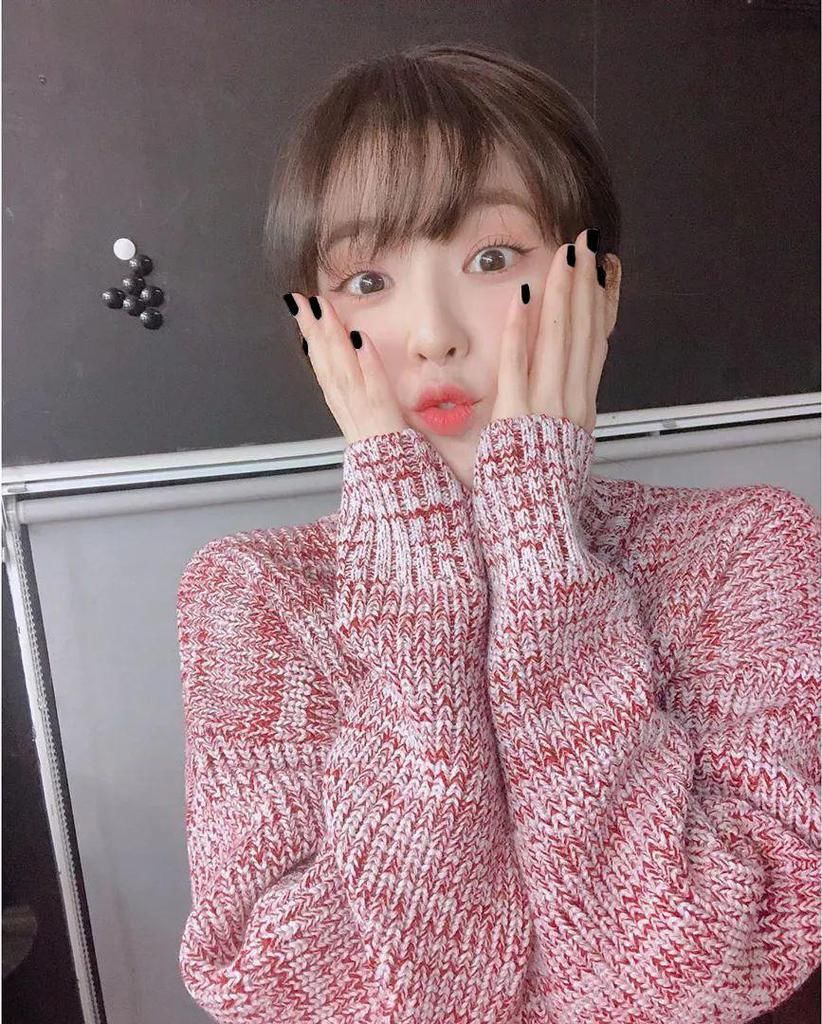 过年该换美甲了，这5个显白又时髦的颜色，手黑的女生别错过！