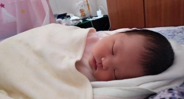 进补|宝宝出生6斤6两,奶奶逢人就夸“天赐聪明娃”!专家给出了真相