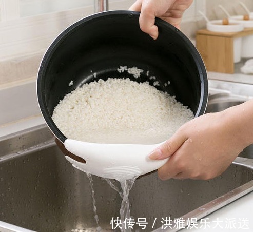 外行|蒸米饭，外行才只用清水！多加2样，松软清甜，颗粒分明，格外香