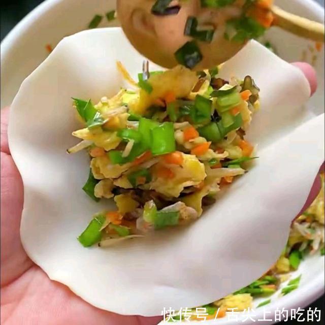 饺子皮|天热我就爱吃这种包子，简单省力，一煎就可以，一周吃六次都不腻
