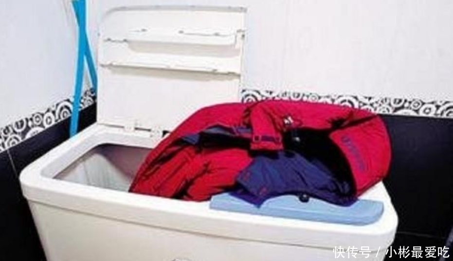 干洗店老板:羽绒服有“3不洗”,好多人做错,难怪变薄还不保暖