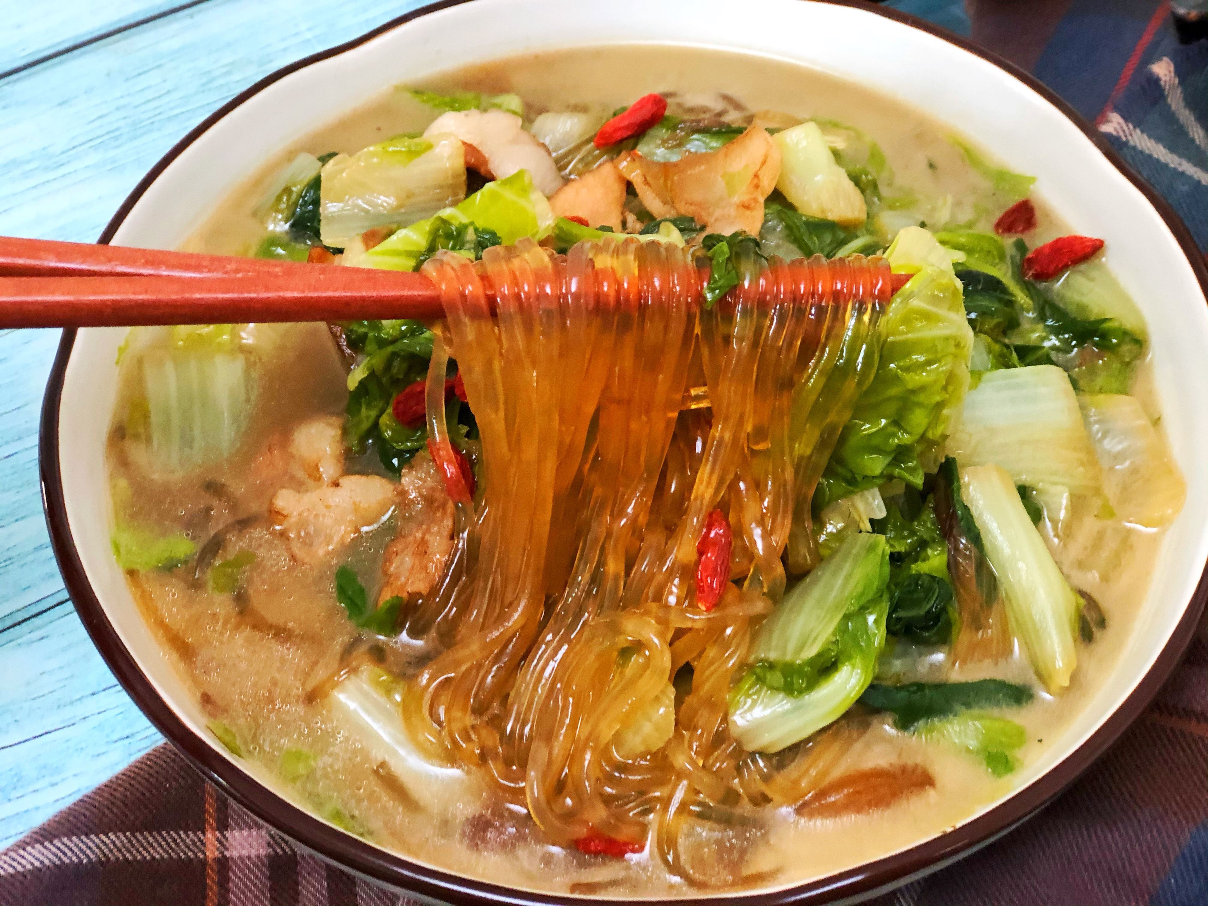 我妈|大白菜最经典的吃法,20分钟炖1锅,1人1碗,吃着太过瘾了!