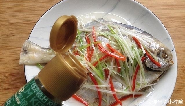 蒸鱼记得加上一步,出锅后,隔壁小孩馋了