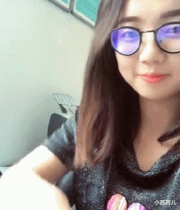 |搞笑GIF:在地下停车场还敢开这么快?真的是不怕!