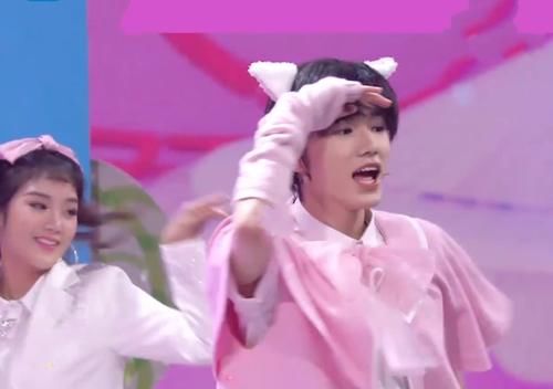 《王牌》更新海报，宋亚轩背后的黄色物品引关注，是对他最大的宠溺