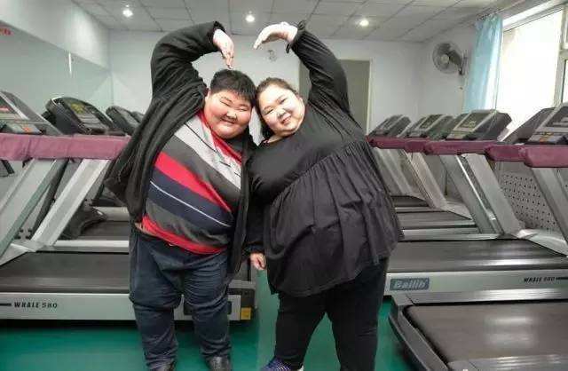 邓阳|丈夫395斤,妻子396斤,胖夫妻为要孩子决心减肥,一年后惊艳亮相