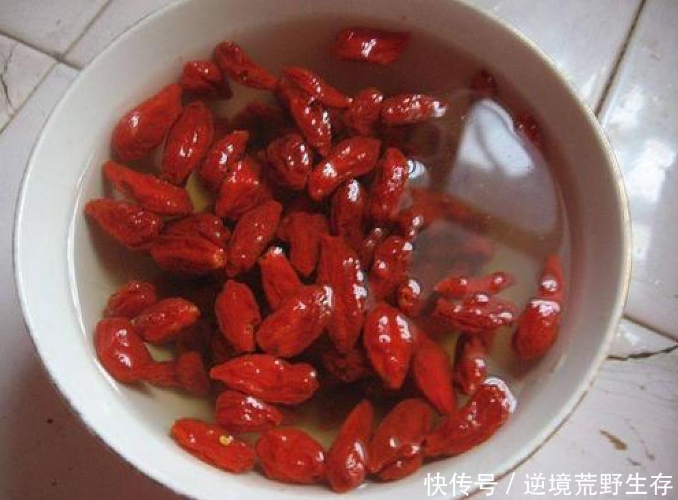 泡水|枸杞泡水你喝对了吗喝枸杞水虽然好处多,但要注意这三点