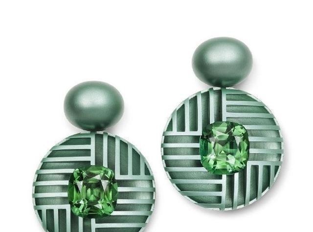 珠宝 铝竟然比金子贵?回收易拉罐做成的珠宝,颜色堪比彩虹