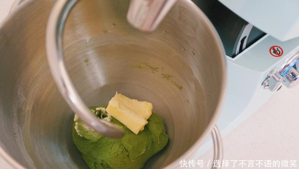 这款抹茶麻薯软欧,简单好做,满满坚果馅,好吃还不腻