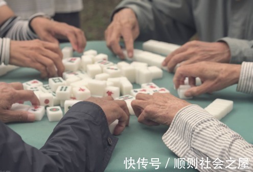 干豆类|50岁高血压患者吃饭时,突然“血管破裂”!医生:睡前“这1事”害了他