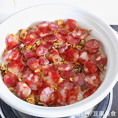 姬松茸腊肠菜饭