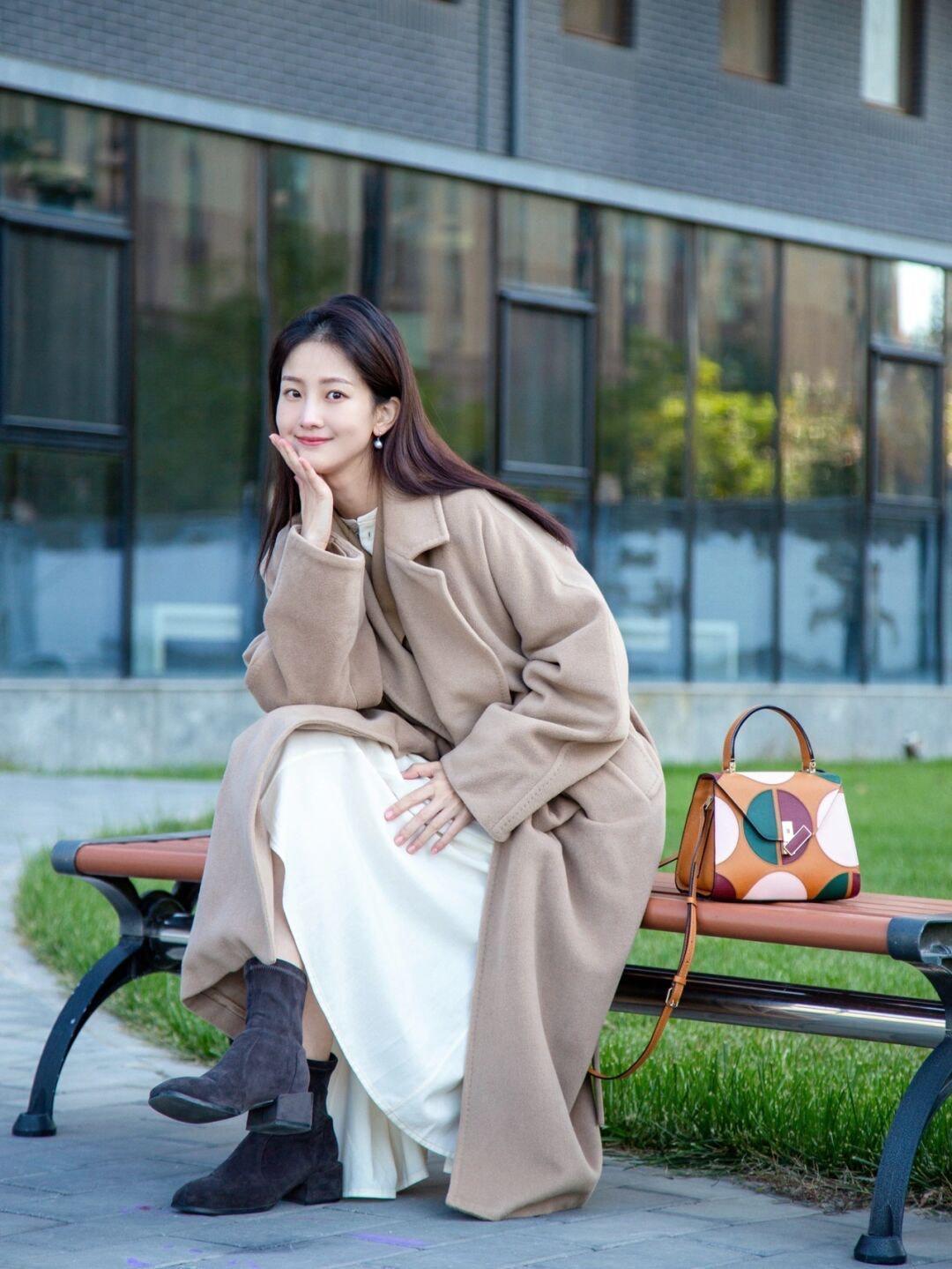 时尚博主|忽冷忽热的季节不知道穿什么?一件毛呢大衣全搞定