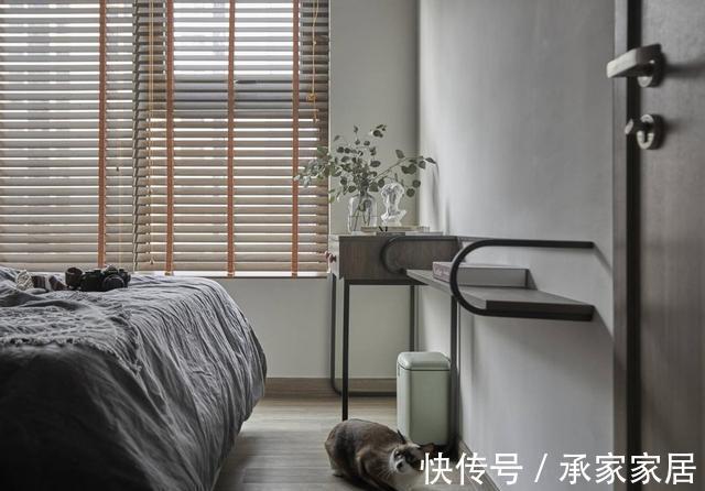 兄弟俩|兄弟俩合资买套小公寓，没有多余的家具，全屋黑红灰看起来很高级