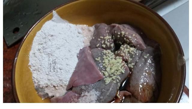 这是猪肝的好吃新做法，没出锅就满屋飘香，营养又下饭，真好吃