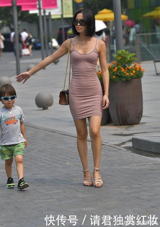 淑女风 设计感十足的连衣裙,淑女风中又增添几分小性感,是心动的感觉