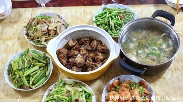 卤料|8个人的晚餐，一桌菜花费不到200元，网友：羡慕四线城市的生活