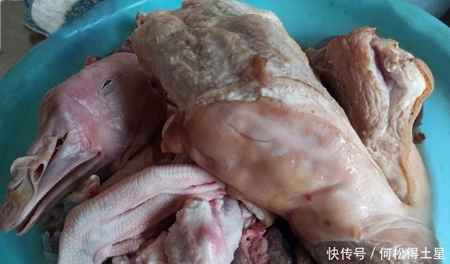 “铁锅炖大鹅”经典农村做法,软烂入味,年夜饭又多一道菜