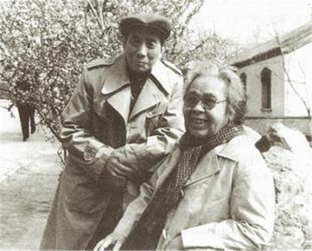 母亲#勇敢女作家丁玲,勇于追求比自己小13岁的助手,幸福度过了后半生