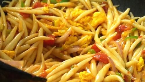 面条|第一次见山药的这种吃法，五分钟搓一盘，爽滑筋道，营养又好吃