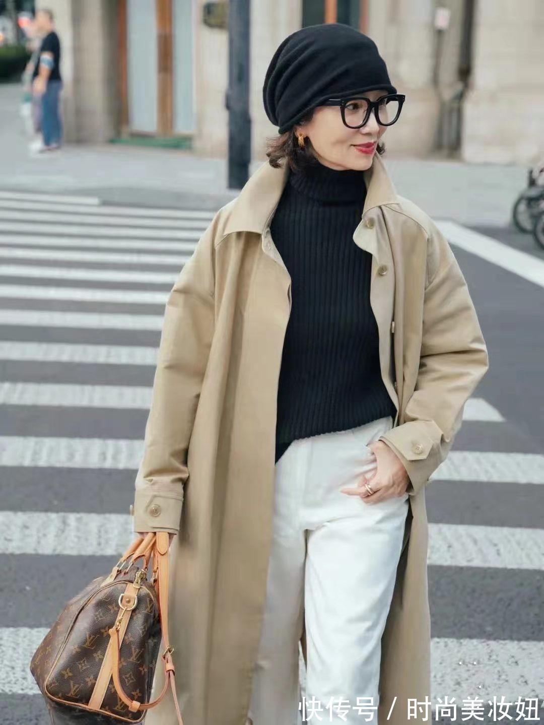 妈妈|58岁妈妈美得没有年龄焦虑,看三木妈妈无龄感穿搭,优雅又减龄