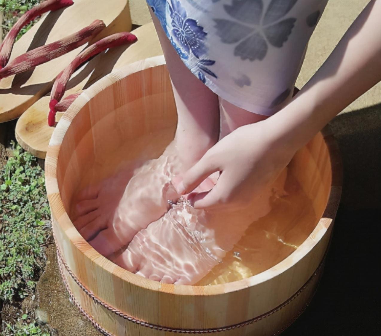 泡脚|每天用热水泡脚,究竟是养生还是“减寿”?医生终于说出实话