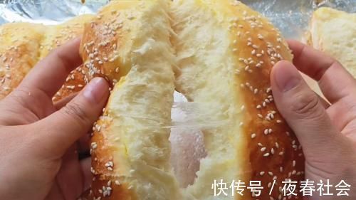 免揉面包懒人做法，不用揉面，不揉手套膜，出炉柔软又拉丝，真香