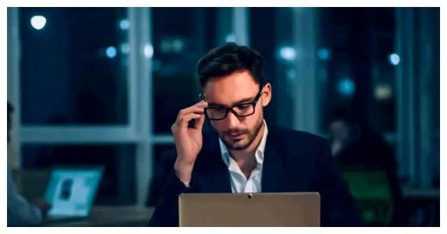 生活中4个习惯,会让男性“加速”衰老,请尽早改掉,越早越受益