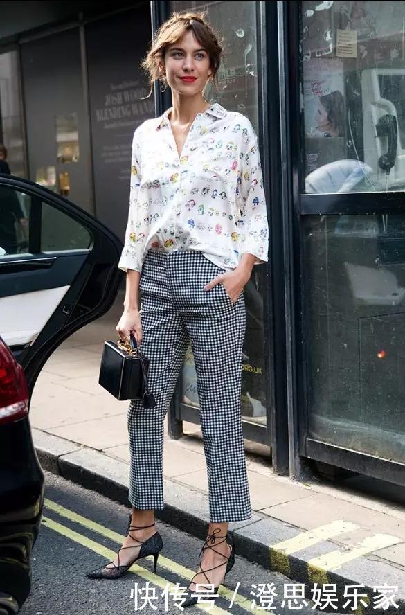 小白鞋要让位了，今年比较流行“牙签鞋”，精致清凉又不捂脚