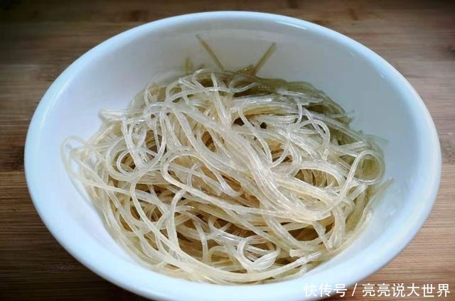 天冷吃这菜香辣开胃，越嚼越香，常吃不怕冷不感冒，总也吃不腻