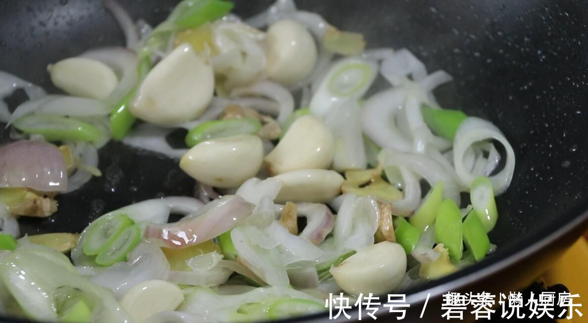 用烤箱做的纸包葱油鸡,比红烧鸡还香,做法太简单了