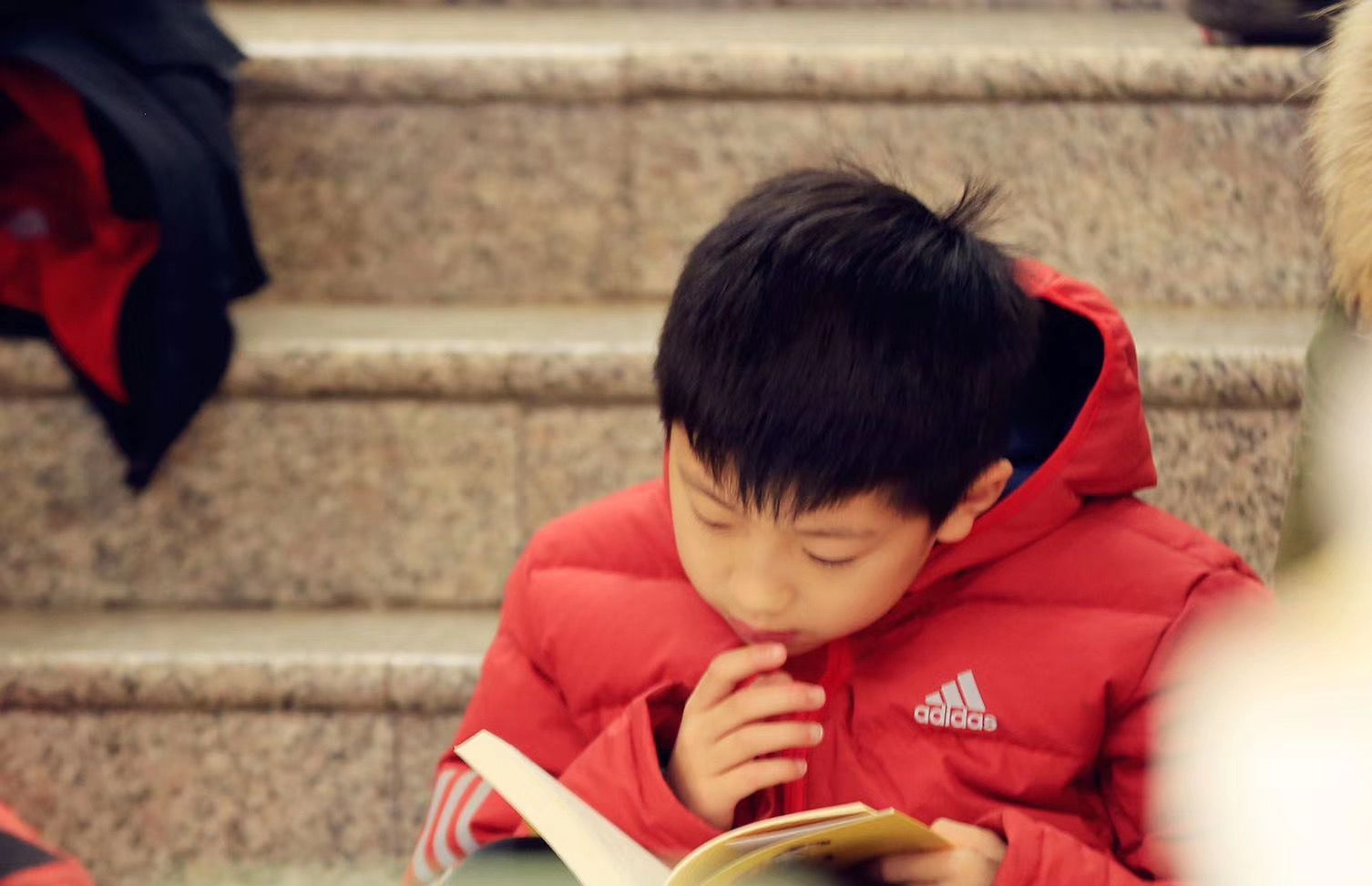 小孩儿|离异家庭孩子很敏感!这3个戳心的问题,亲戚千万别拿去刺激孩子