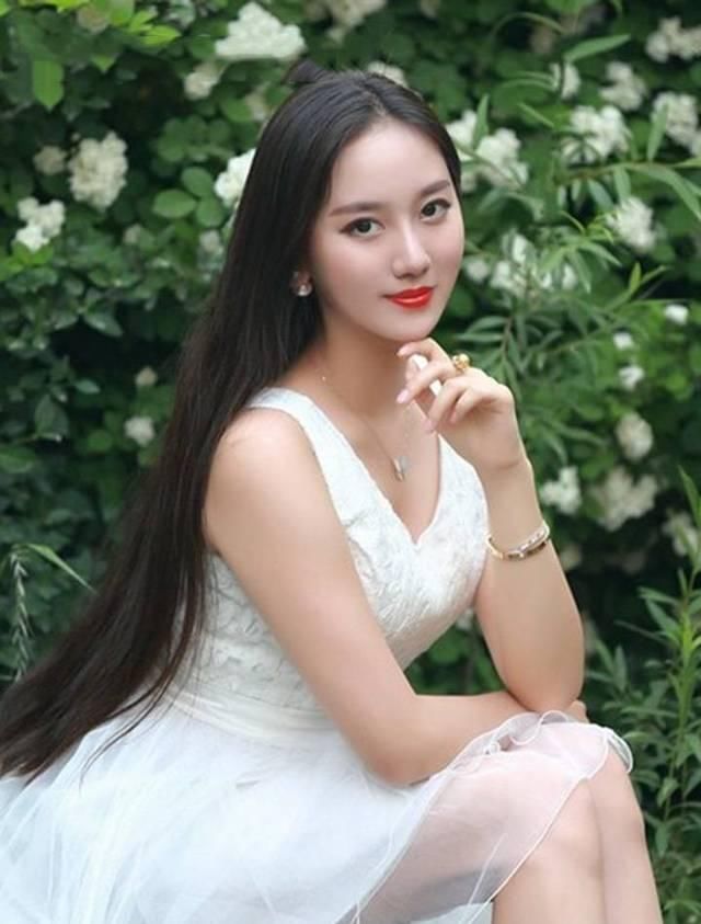 仙女|仙气飘飘的白色连衣裙,上身宛如仙女一般美丽