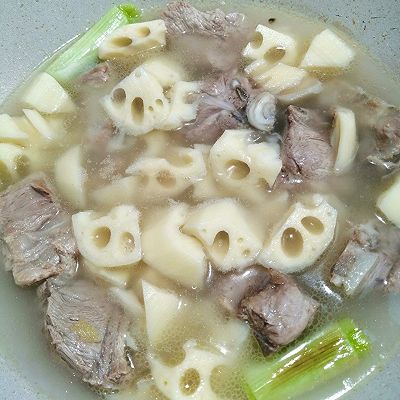 莲藕排骨汤|莲藕排骨汤