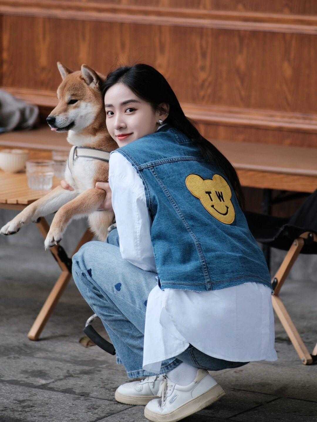 单品 早春校园穿搭别错过这四类,休闲、精致全都有,轻松拥有好人缘