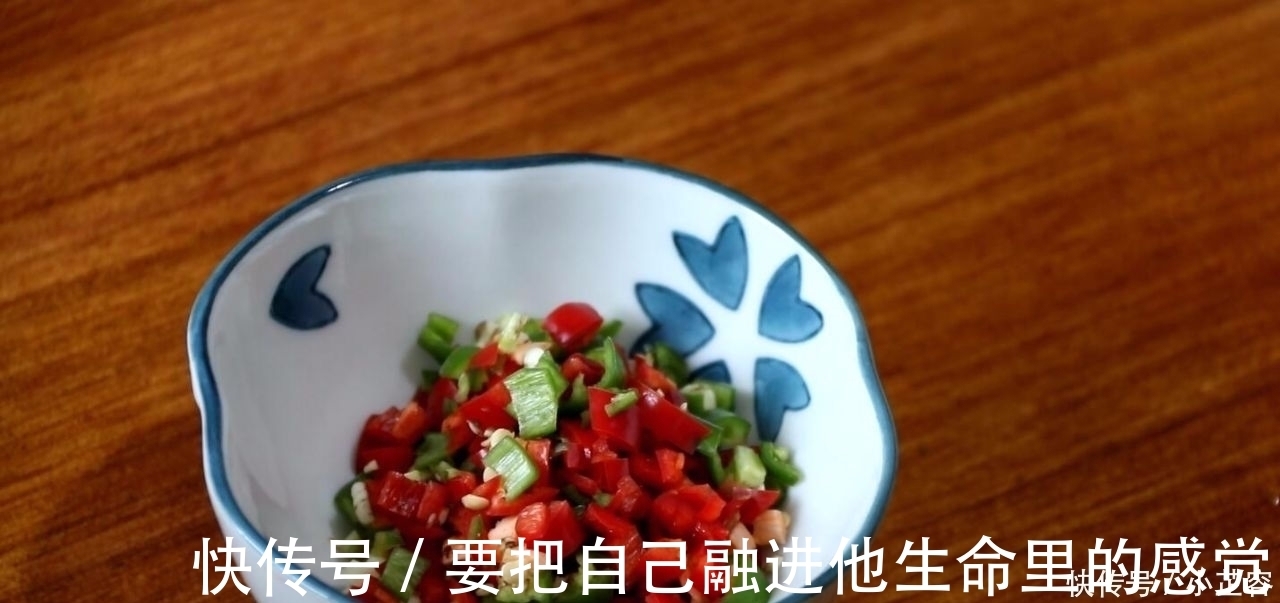 茄子|茄子别再炒着吃了,教你一种新做法,比大鱼大肉香,做三根不够吃
