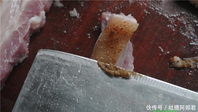 好吃|电饭锅做五花肉,比烤还好吃!焦脆喷香,焖一焖就出锅,超省事!