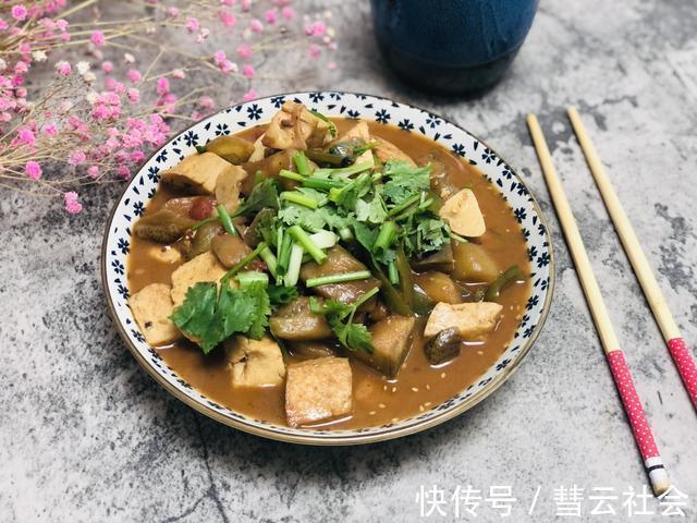 天生一对|茄子炒豆腐,先放茄子还是豆腐,很多人搞错,难怪茄子吸油还不香