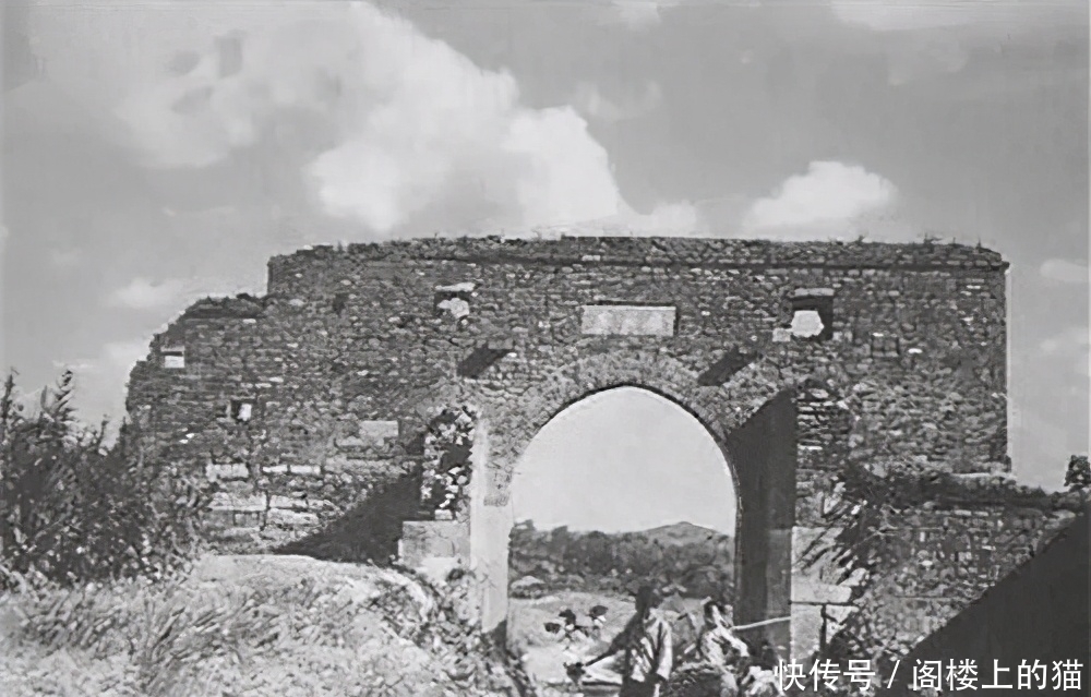 战争|一群平均年龄仅16岁的孤儿,痛杀200日伪军,唯一照片被找到