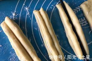 炸油条时，配方和比例告诉你，金黄酥脆又蓬松！