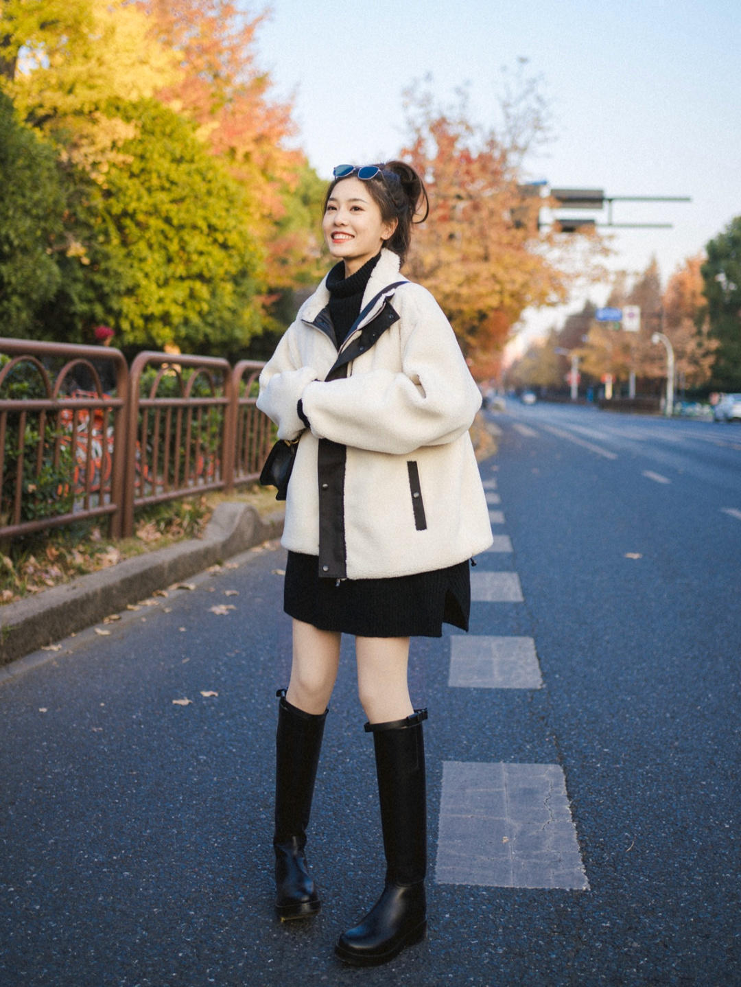 贝雷帽|“羊羔绒外套”怎么穿出高级感?秋冬学这4套穿搭技巧,高级时髦