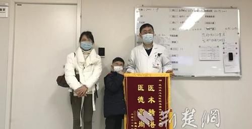 孩子患上“川崎病” 母亲衣不解带照顾八天八夜