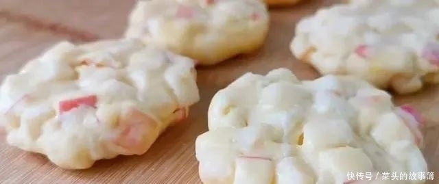 面包糠|苹果加2个鸡蛋这样做太香了,不油炸,一次做10个,出锅就光盘