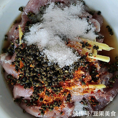 用这道麻辣肉干冬季小零食征服家人的味蕾吧